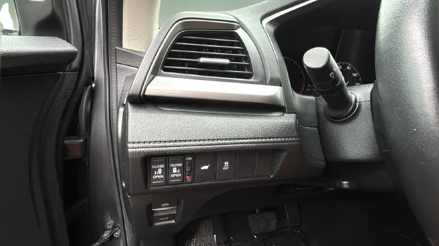 Used 2025  Honda EX-L image 22