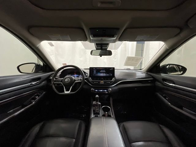 Used 2023 White Nissan 2.0 SR image 16