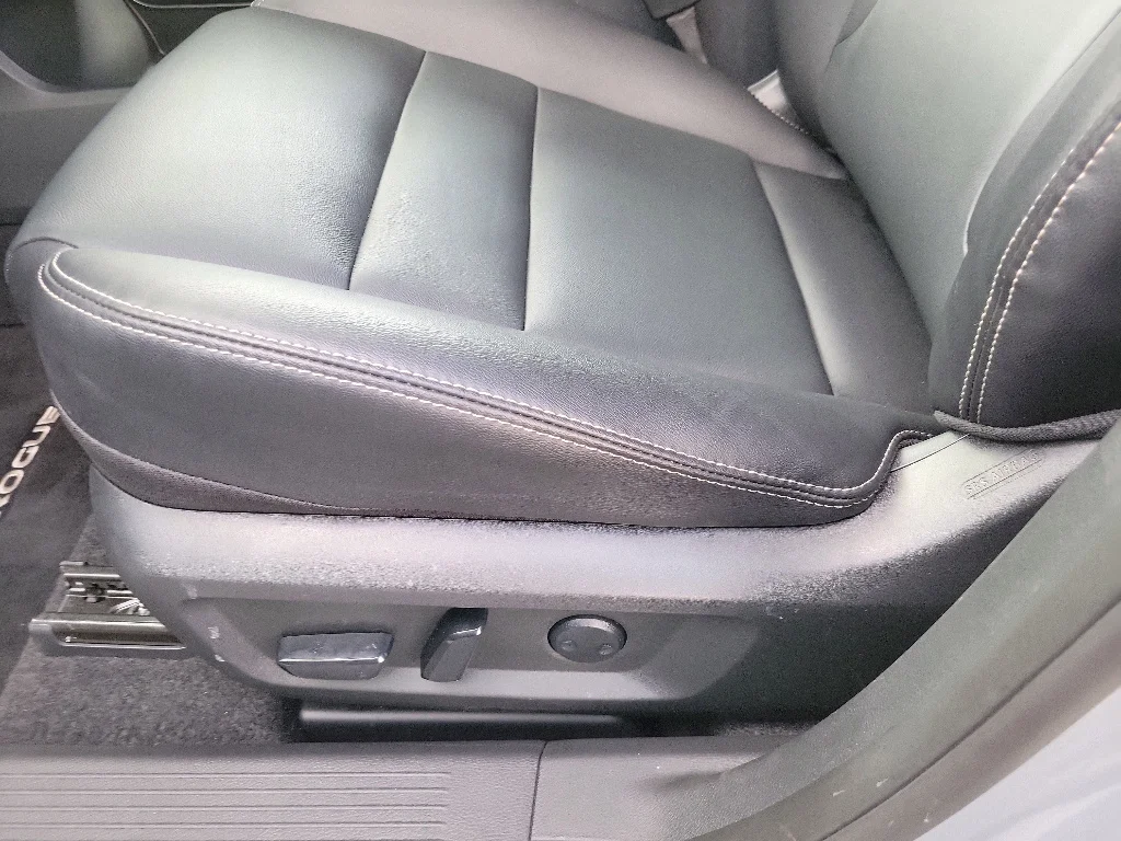 Used 2025 Boulder Gray Pearl Nissan SL image 17