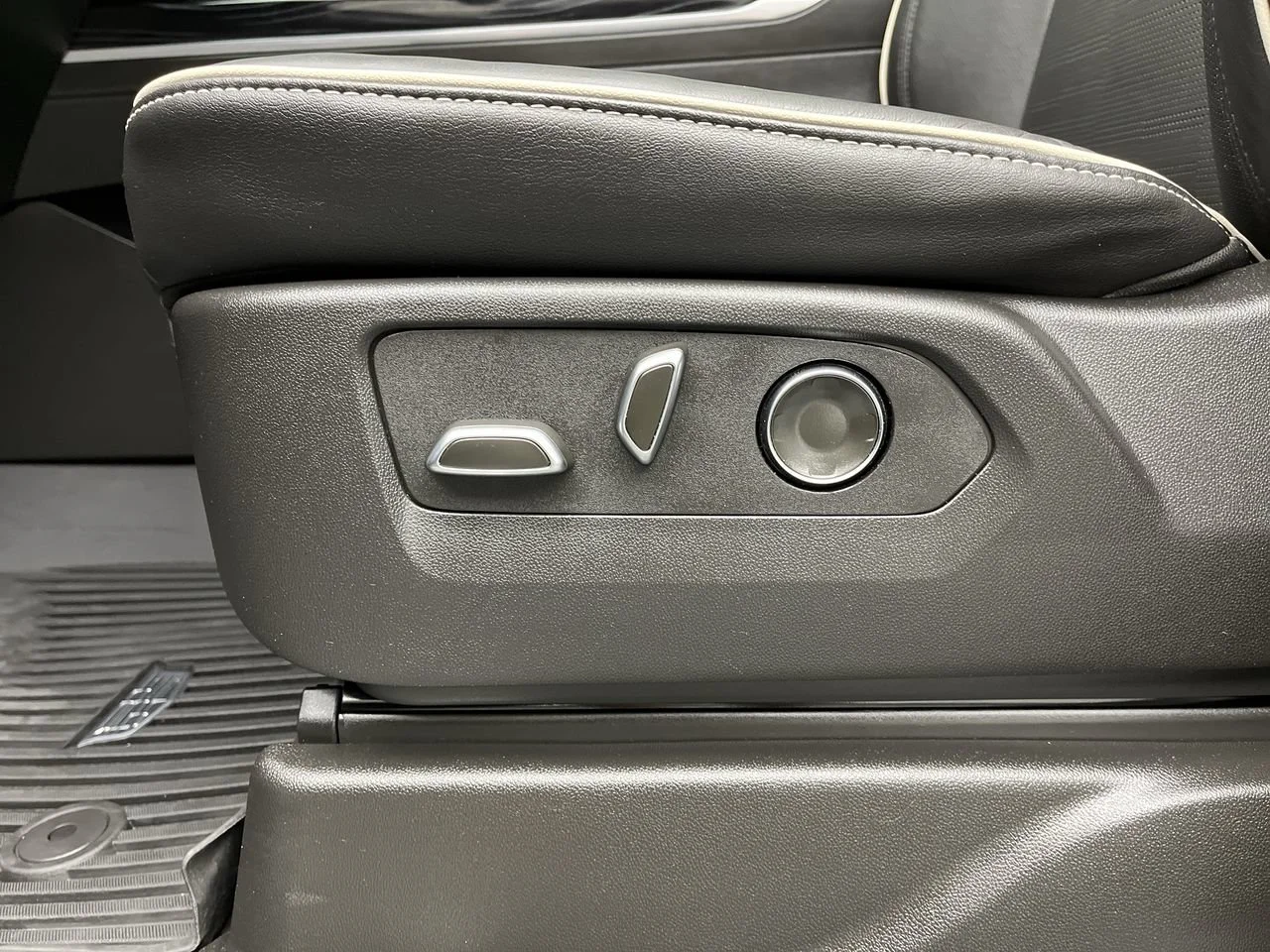 2025 Cadillac Escalade ESV Sport - Photo 14