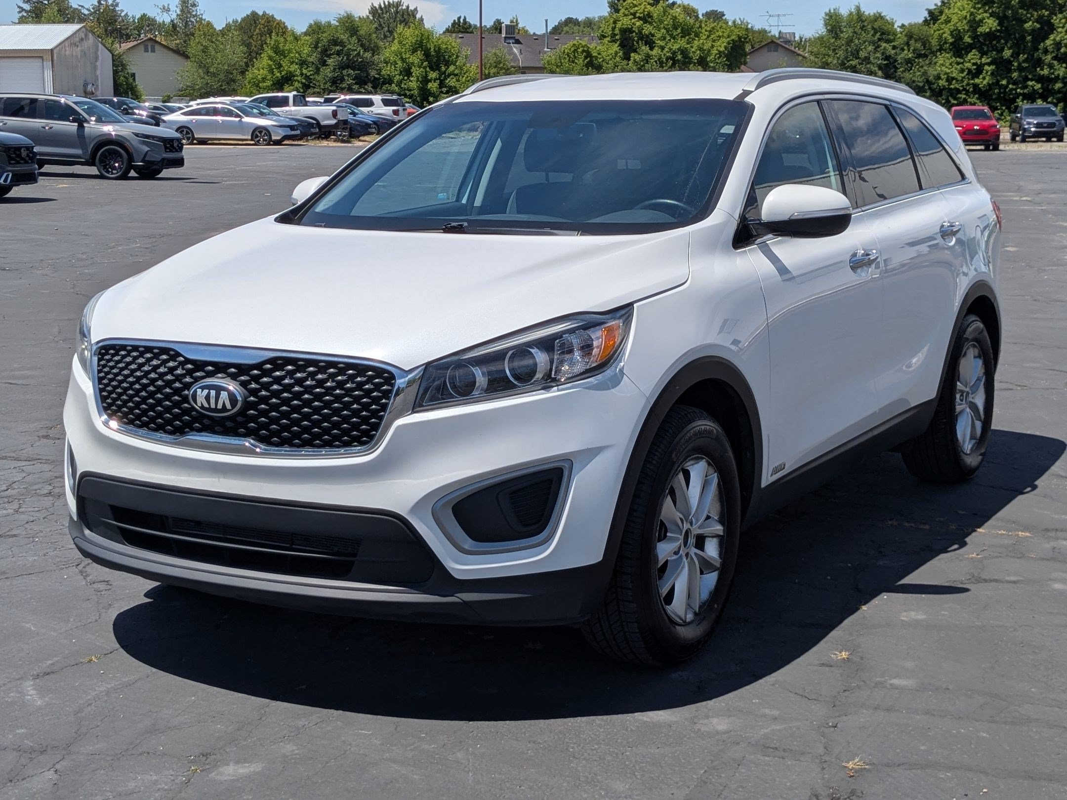 Used 2018 Snow White Pearl Kia LX image 8