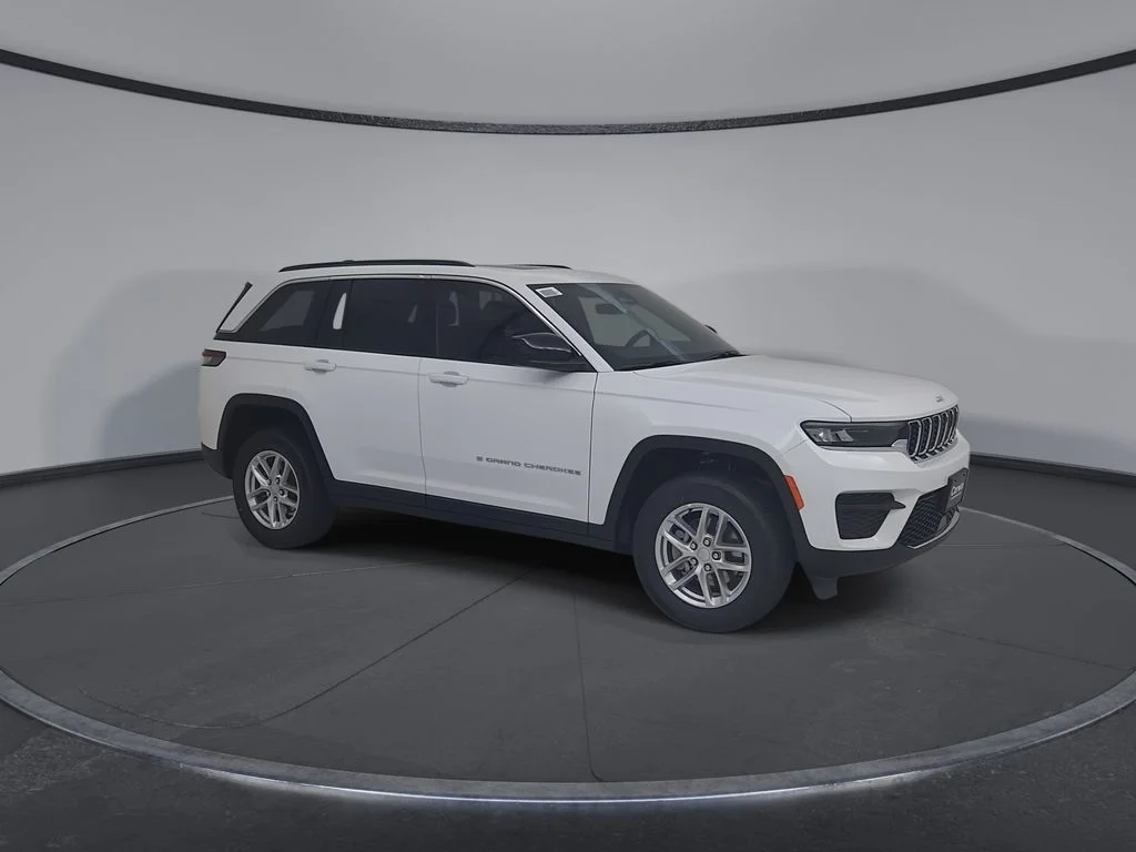 New 2026 Bright White Clear-Coat Exterior Paint Jeep Laredo X image 2