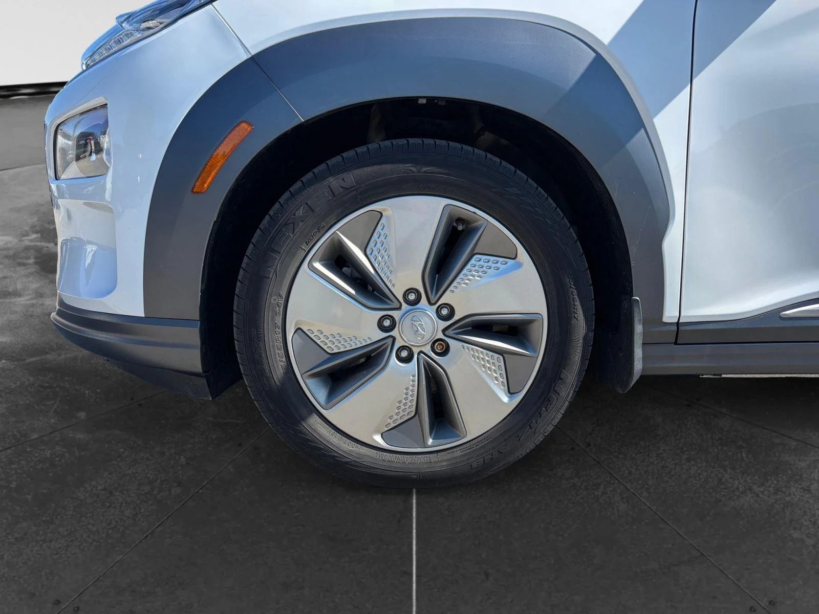 Used 2021 Lunar White Hyundai Ultimate image 9