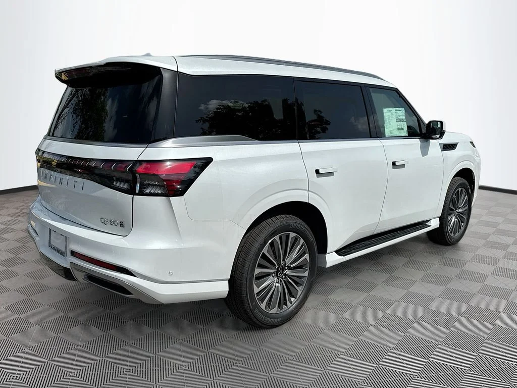 New 2027 RADIANT WHITE INFINITI Luxe 4WD image 5