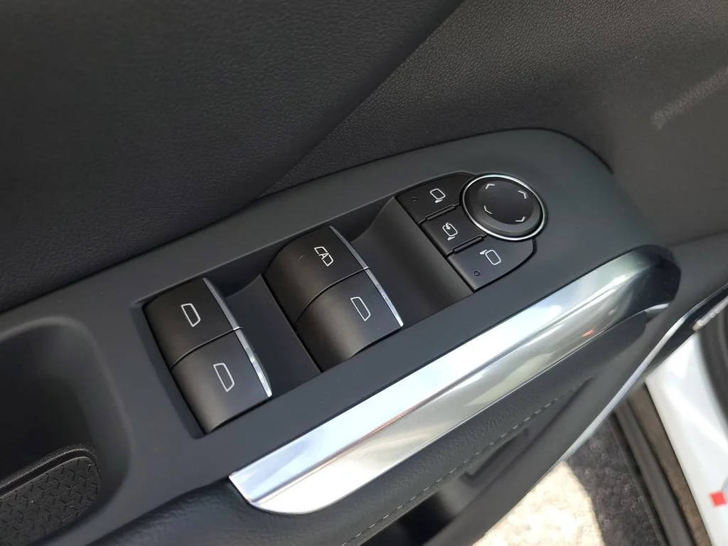 New 2026 Polar White Tricoat Chevrolet High Country image 29