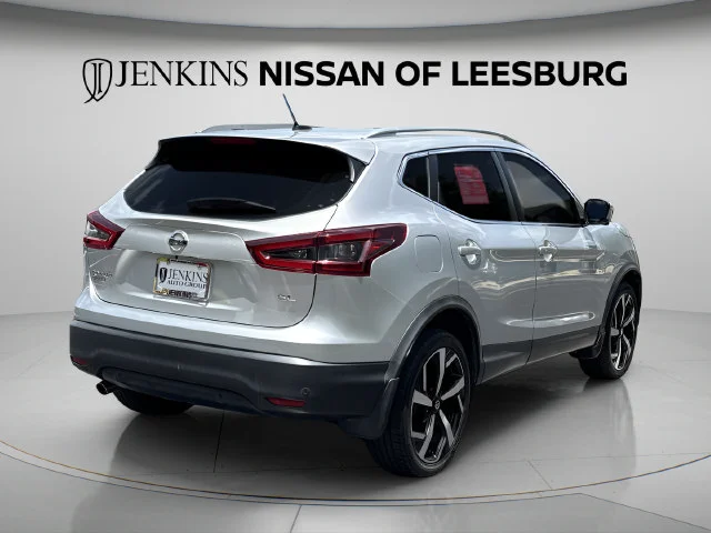 Used 2021 Silver Nissan SL image 7
