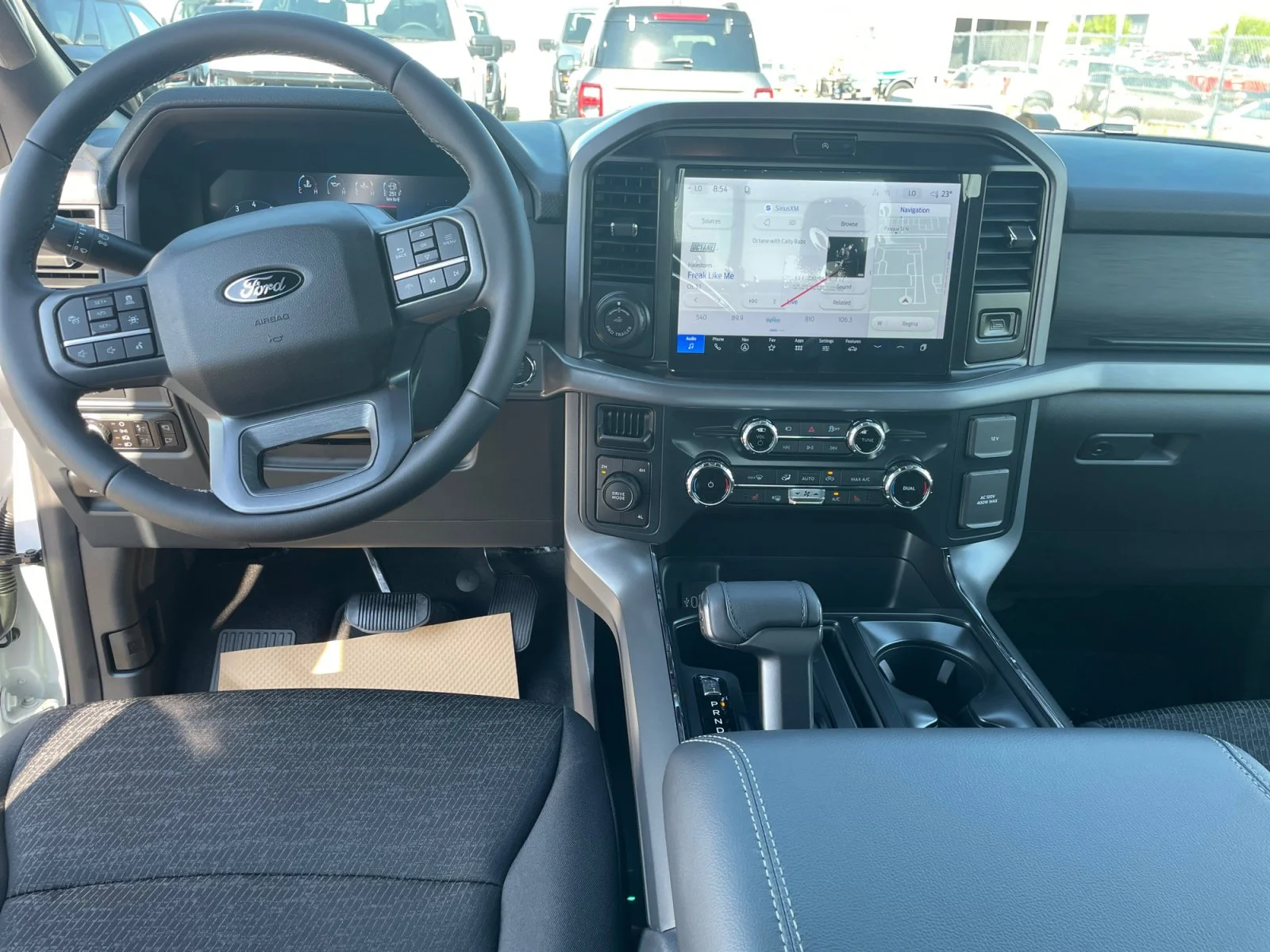 New 2026 Oxford White Ford XLT image 19