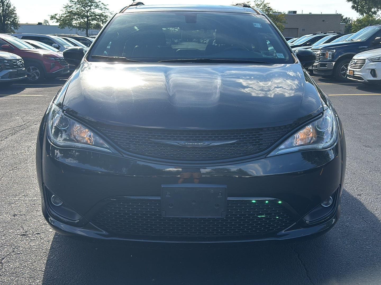 Used 2020 Brilliant Black Crystal Pearlcoat Chrysler Touring L image 2