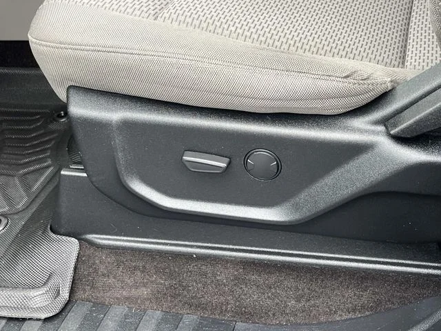 Used 2019 Silver Ford XLT image 26