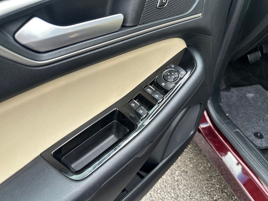 Used 2018 Red Ford SEL image 18
