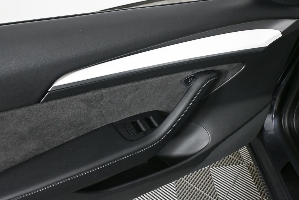 Used 2022  Tesla Performance image 6