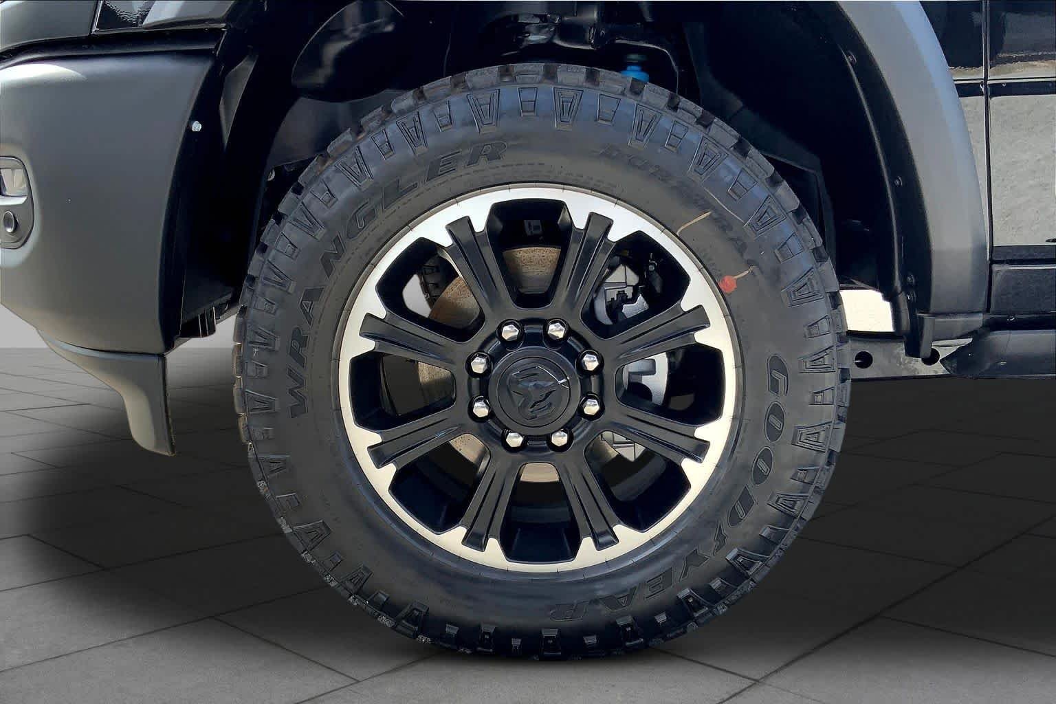 New 2026 Diamond Black Crystal Pearl-Coat Exterior Paint RAM Rebel image 8