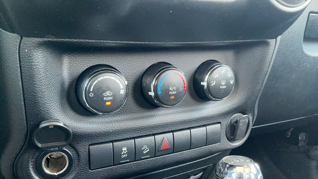 Used 2013 Black Jeep Unlimited Sport image 14