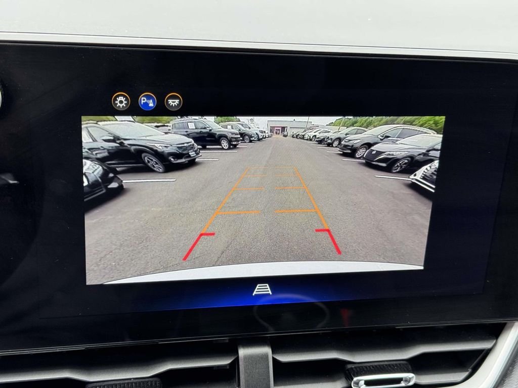 Used 2025 White Chevrolet LT image 4