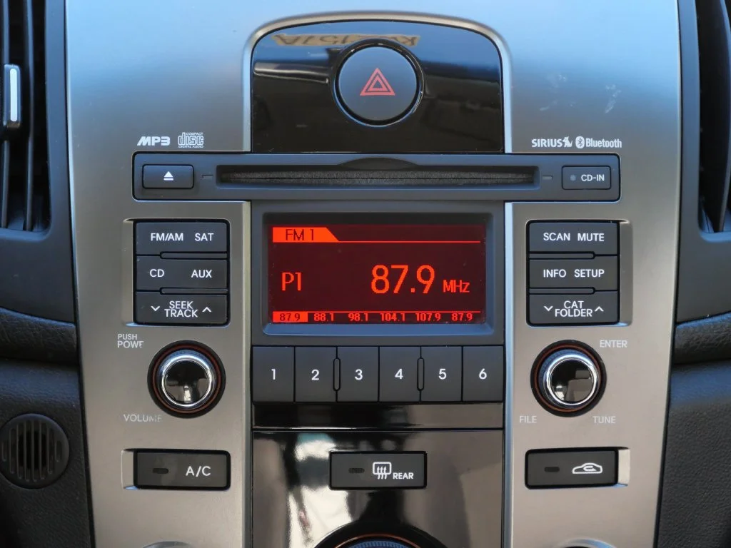 Used 2013 Silver Kia EX image 16