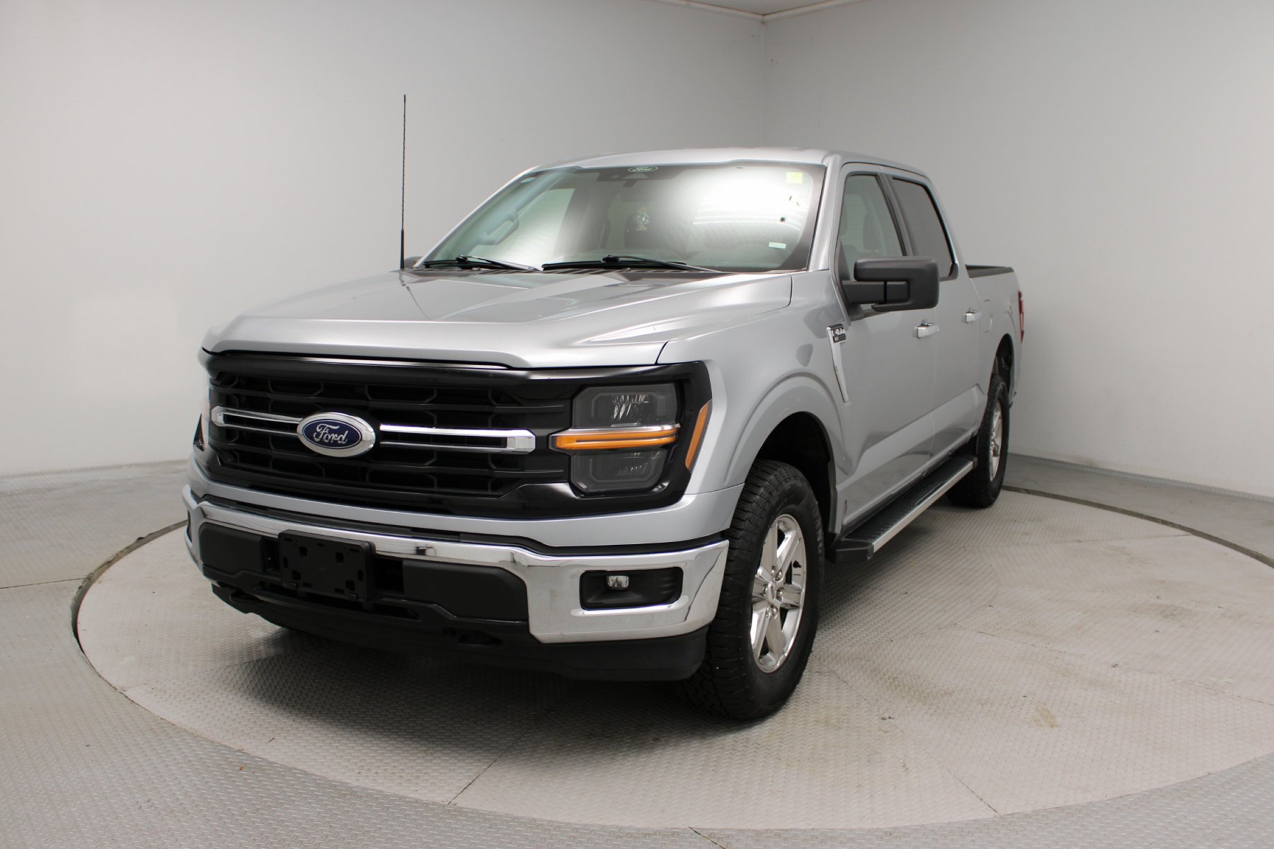 Used 2025 ICONIC SILVER METALLIC Ford XLT 4WD SuperCrew 5.5