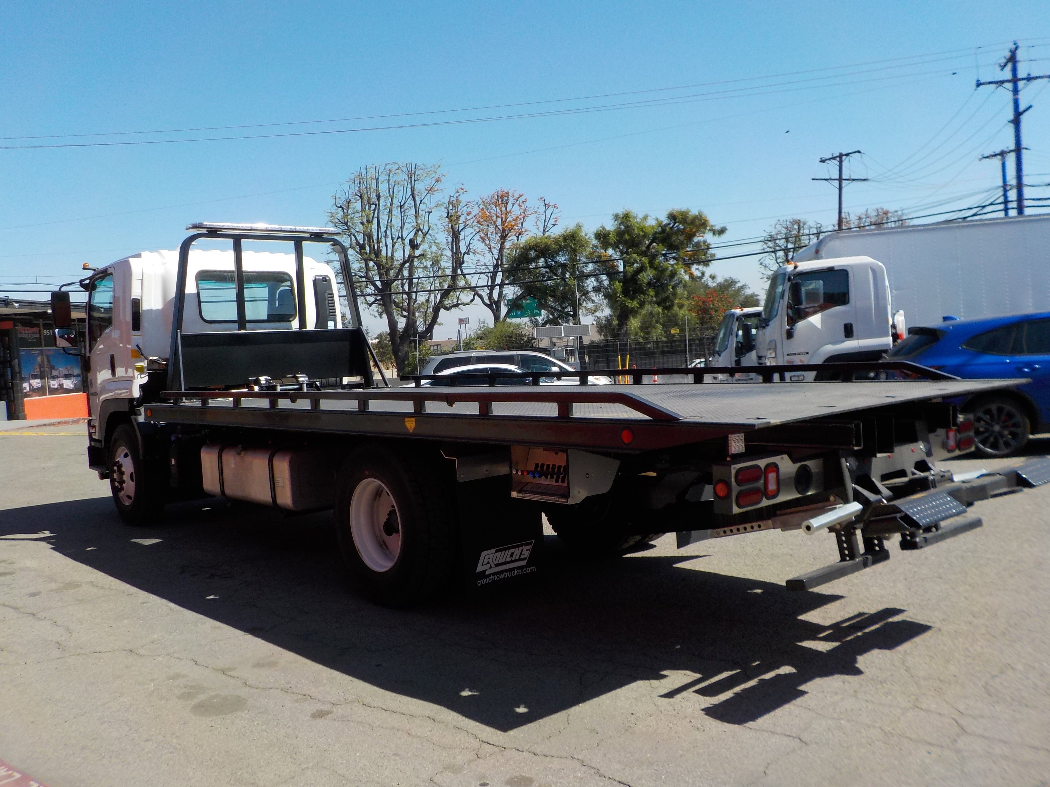 Used 2024 White ISUZU  image 15