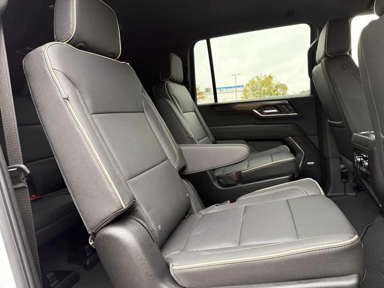 Used 2026 Summit White GMC Elevation image 22