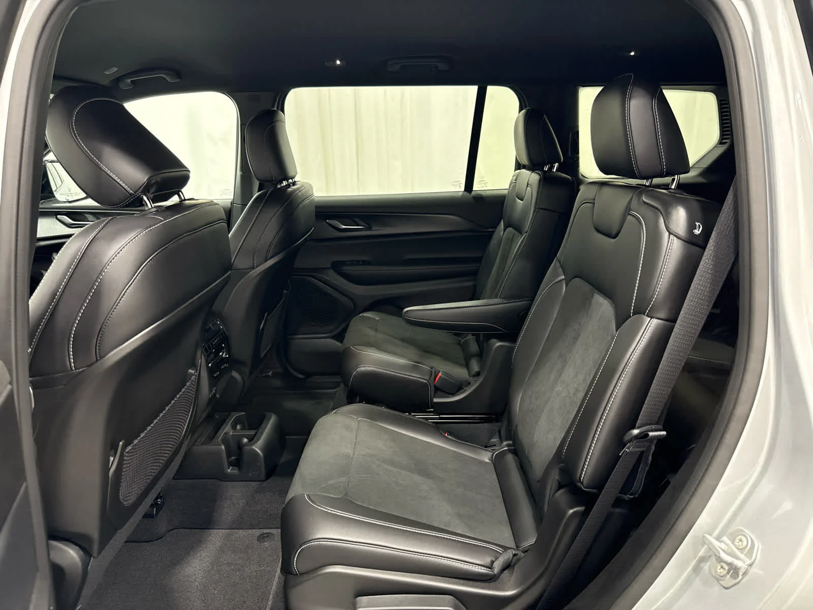 Used 2025 Silver Jeep Altitude 4x4 image 12