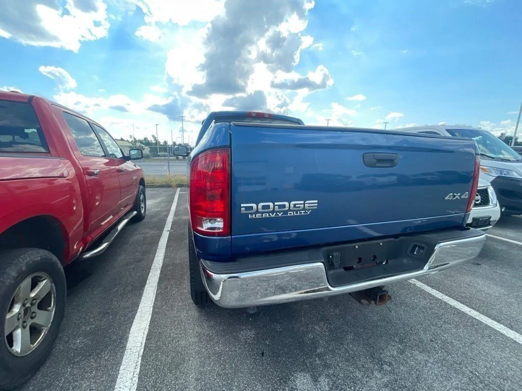 Used 2004 Blue Dodge SLT image 16