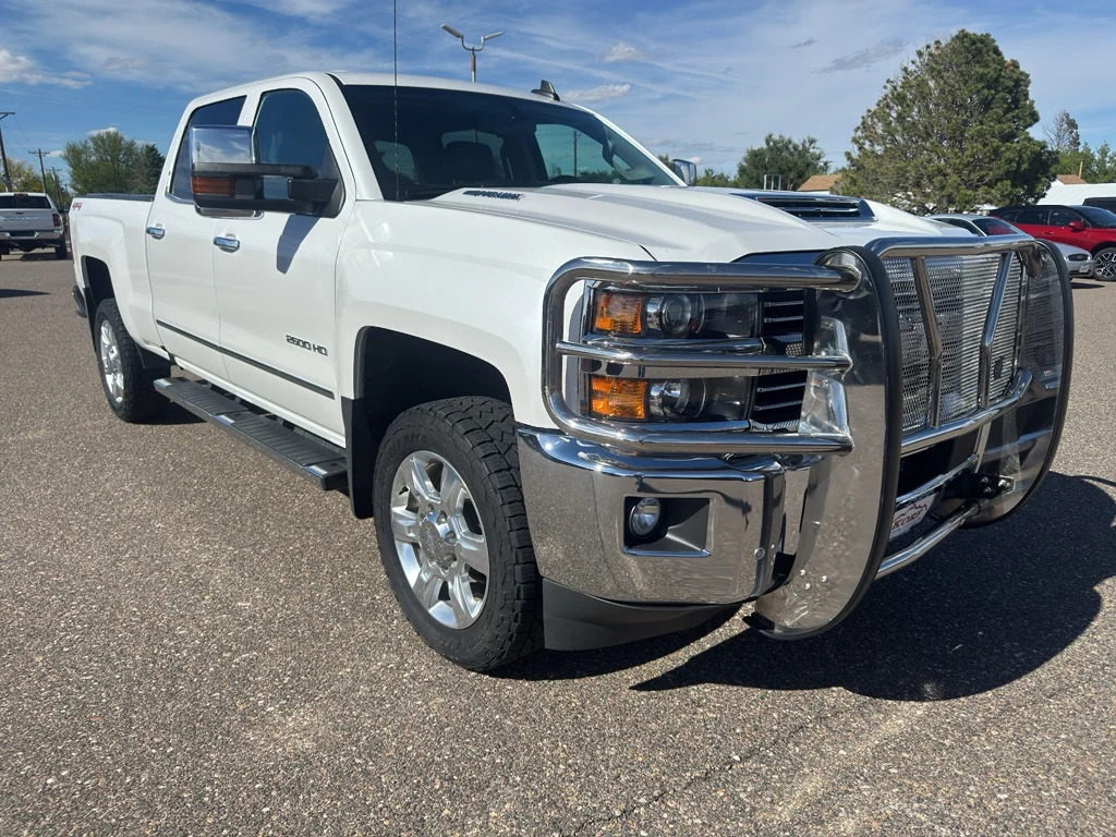 Used 2019 WHITE Chevrolet LTZ image 4