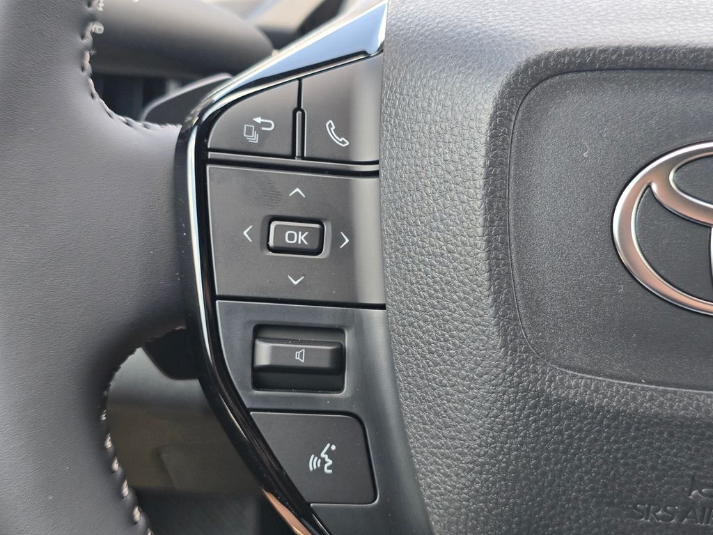 New 2026 Wind Chill Pearl <sup>1</sup> Toyota  XLE image 31