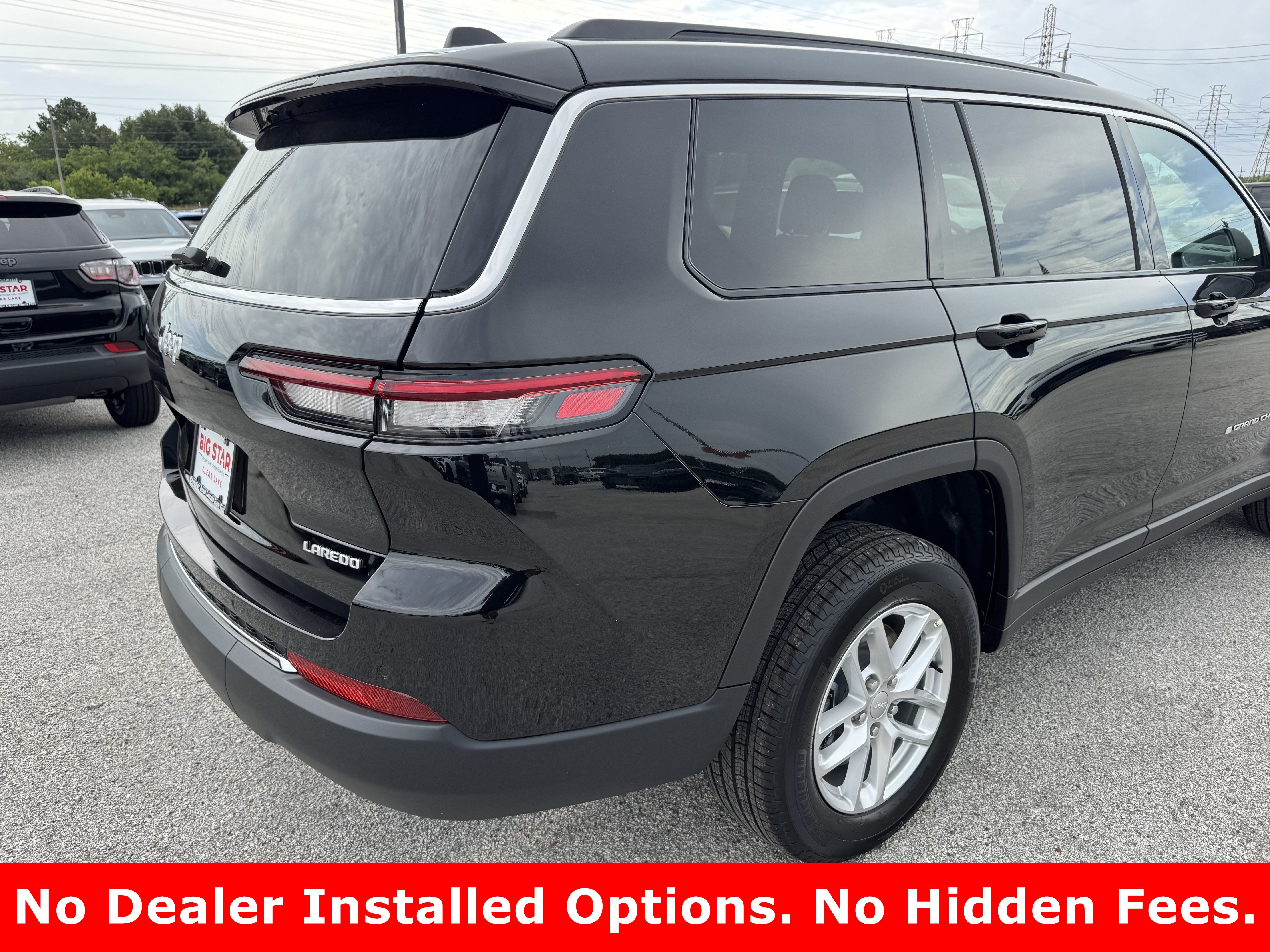 New 2026 Diamond Black Crystal Pearl-Coat Exterior Paint Jeep Laredo image 7