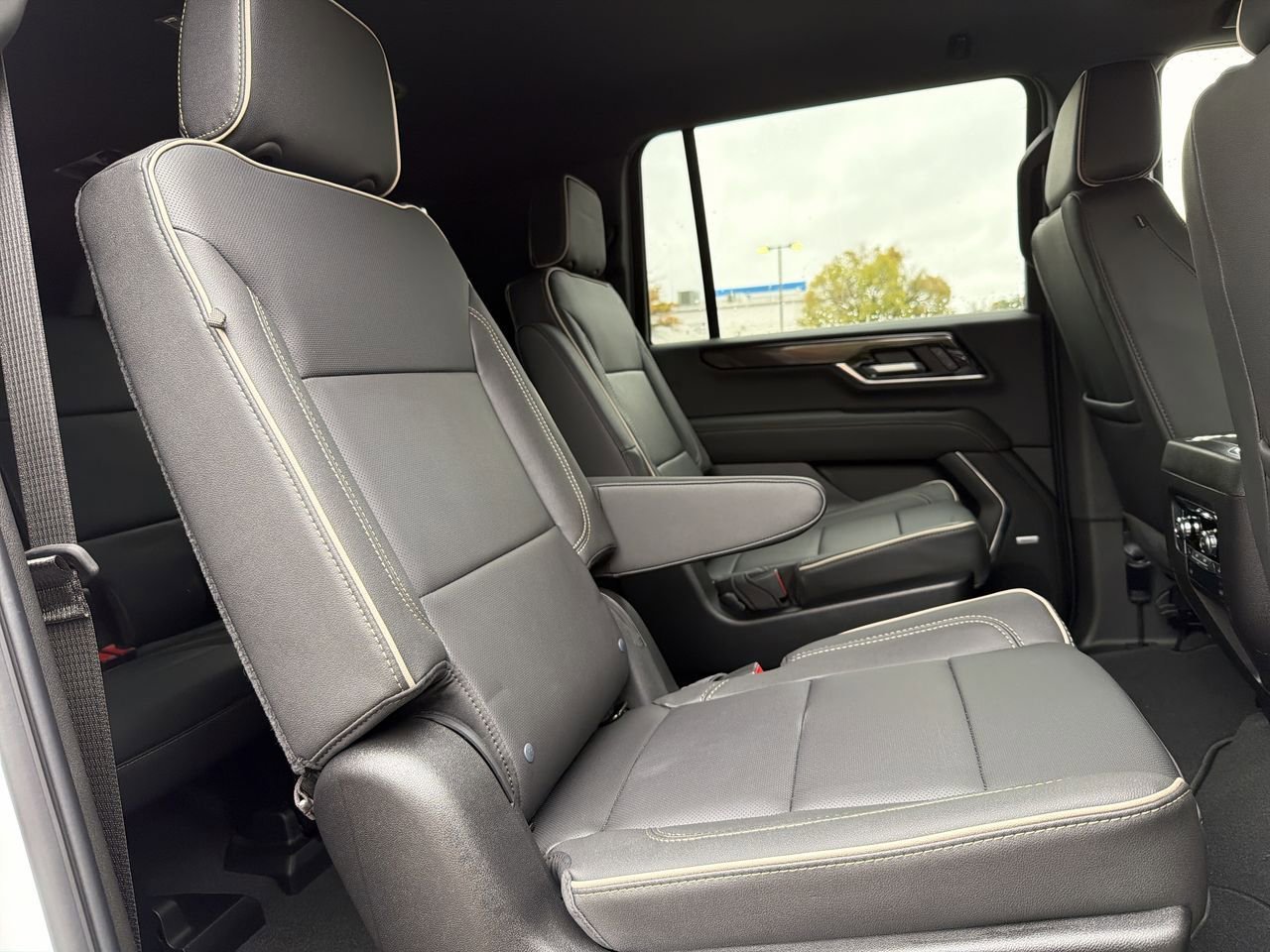 Used 2026 Summit White GMC Elevation image 22