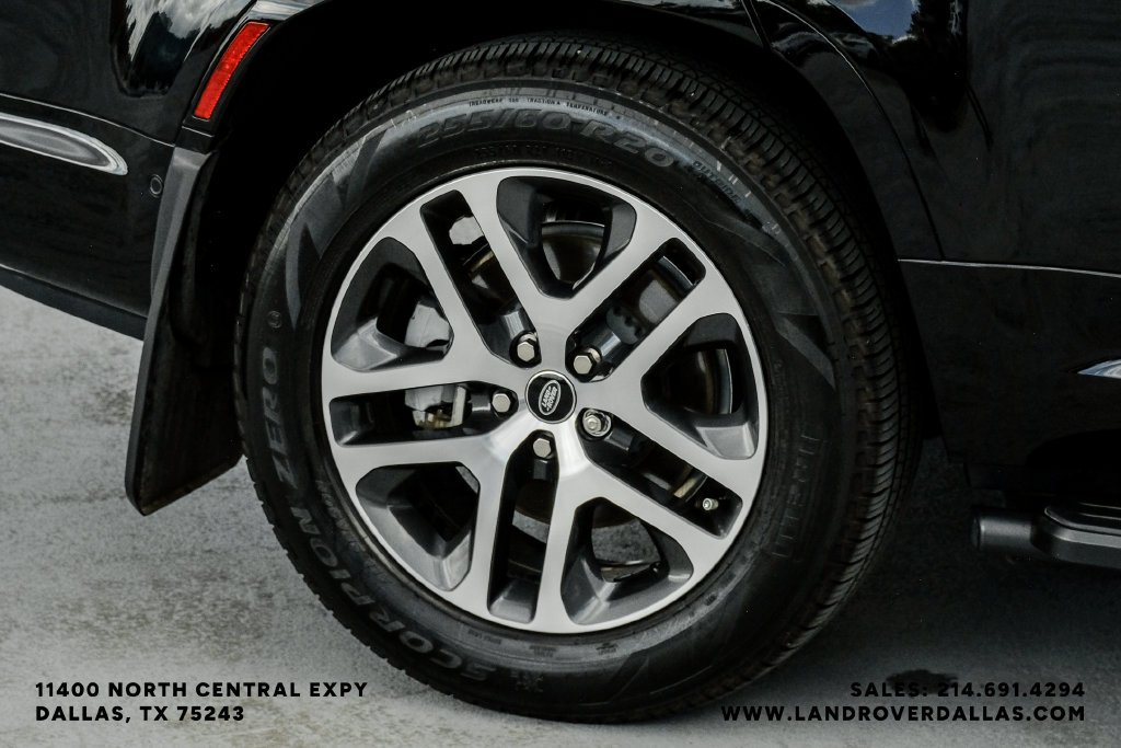 Used 2025 Black Land Rover X-Dynamic SE image 63