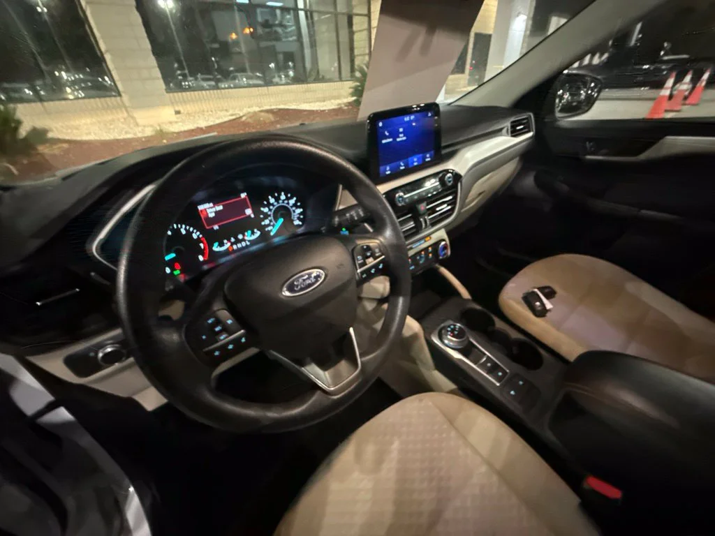 Used 2022 White Ford SE image 13
