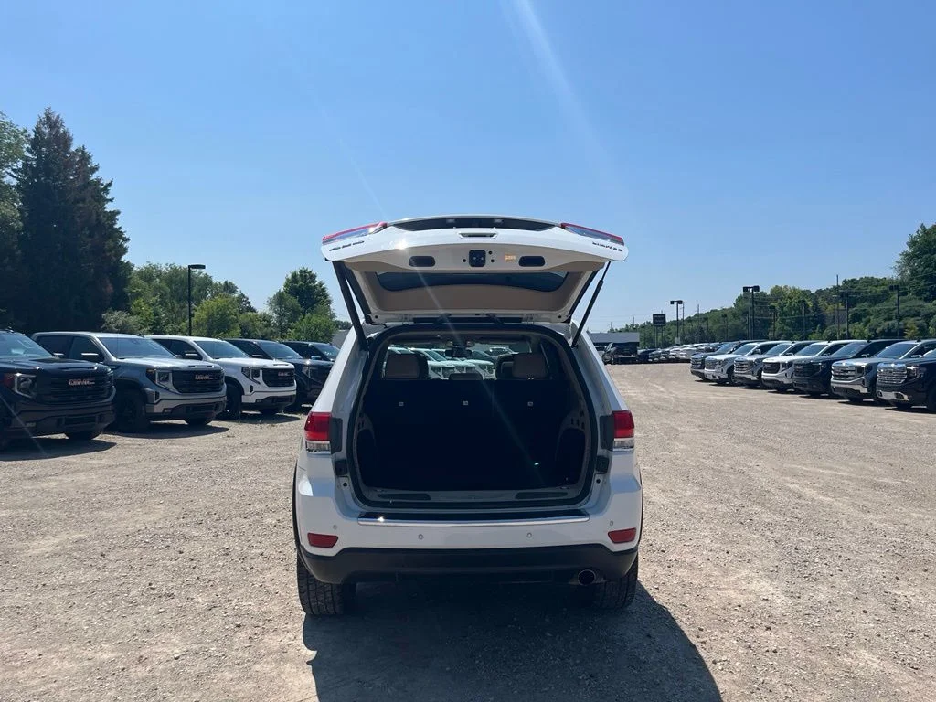 Used 2019 Bright White Clearcoat Jeep Limited image 14
