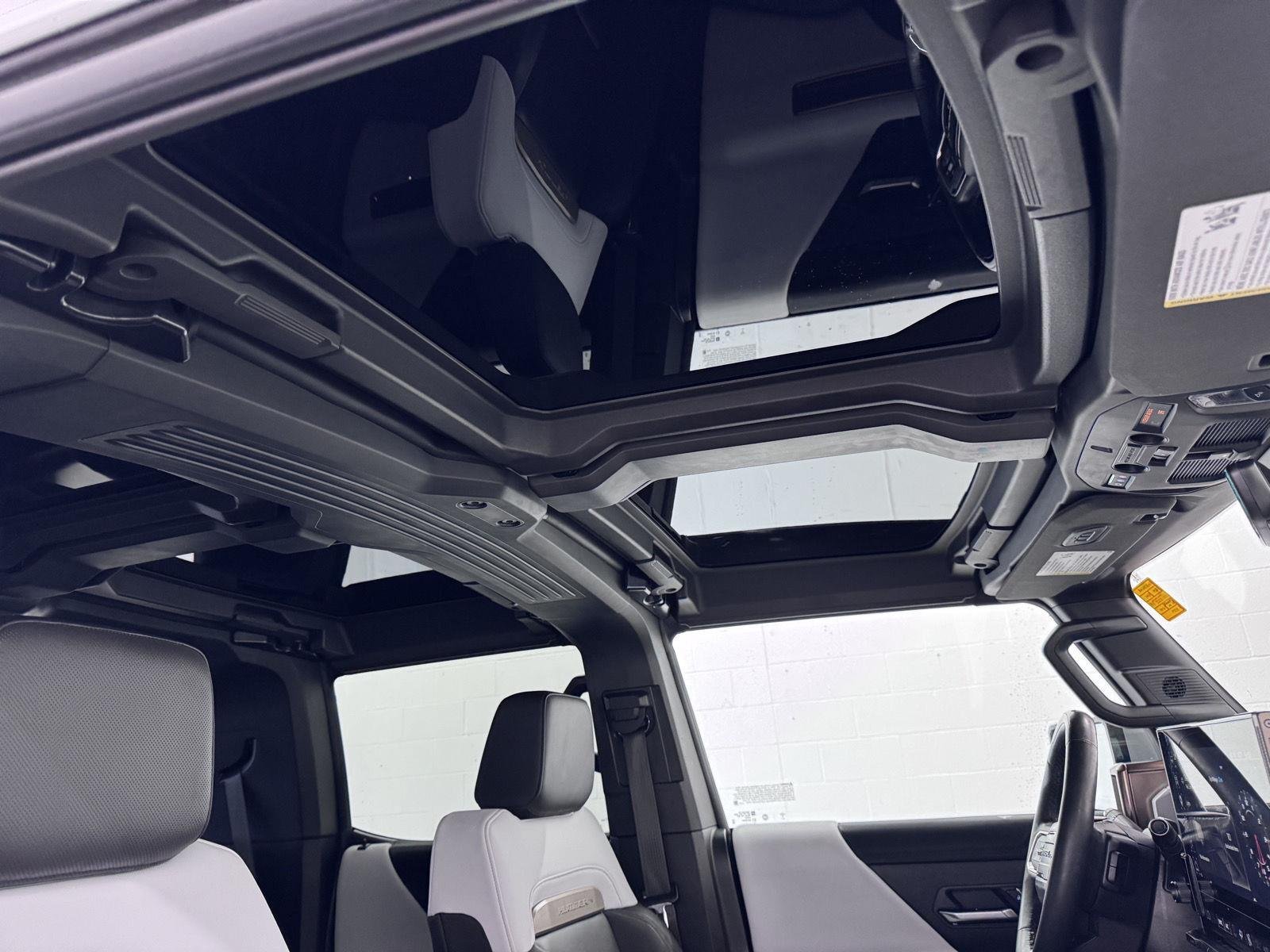 2024 GMC HUMMER EV 2X - Photo 18