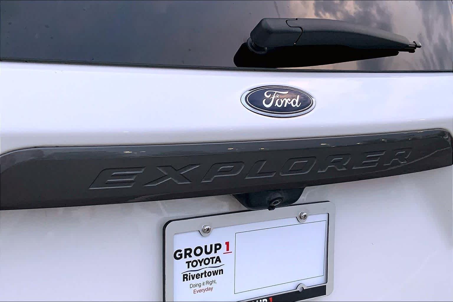 Used 2022 Star White Metallic Tri-Coat Ford XLT image 9