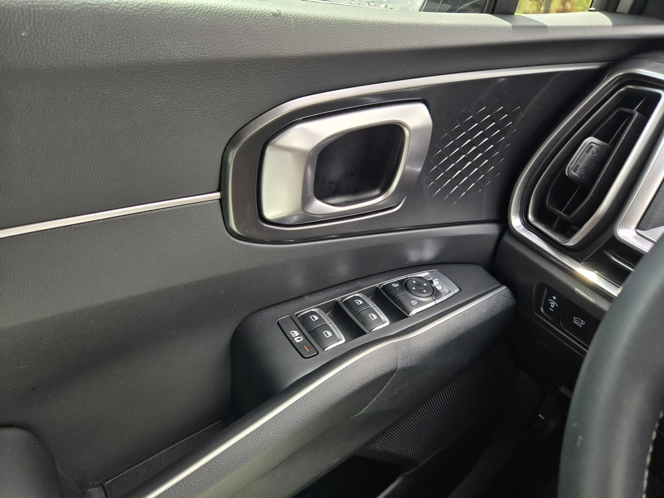 Used 2025 Glacial White Pearl Kia EX image 21