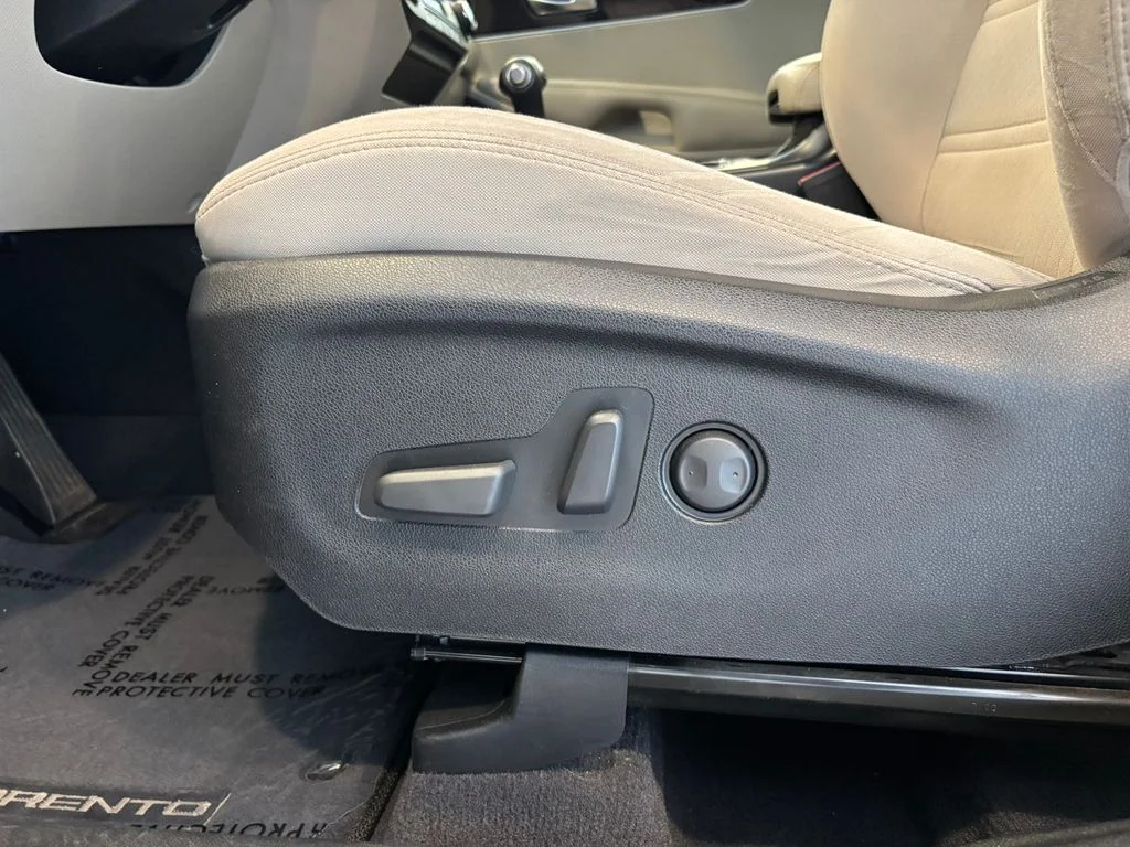 Used 2019 Red Kia LX image 16