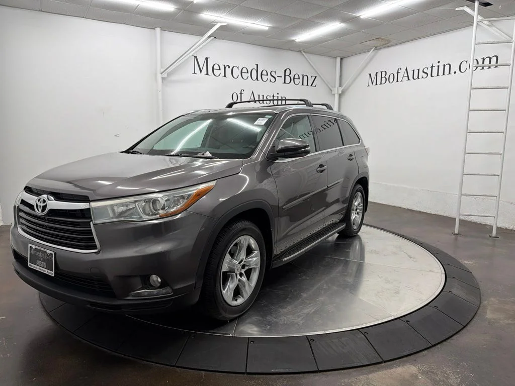 Used 2015 Gray Toyota Limited image 3