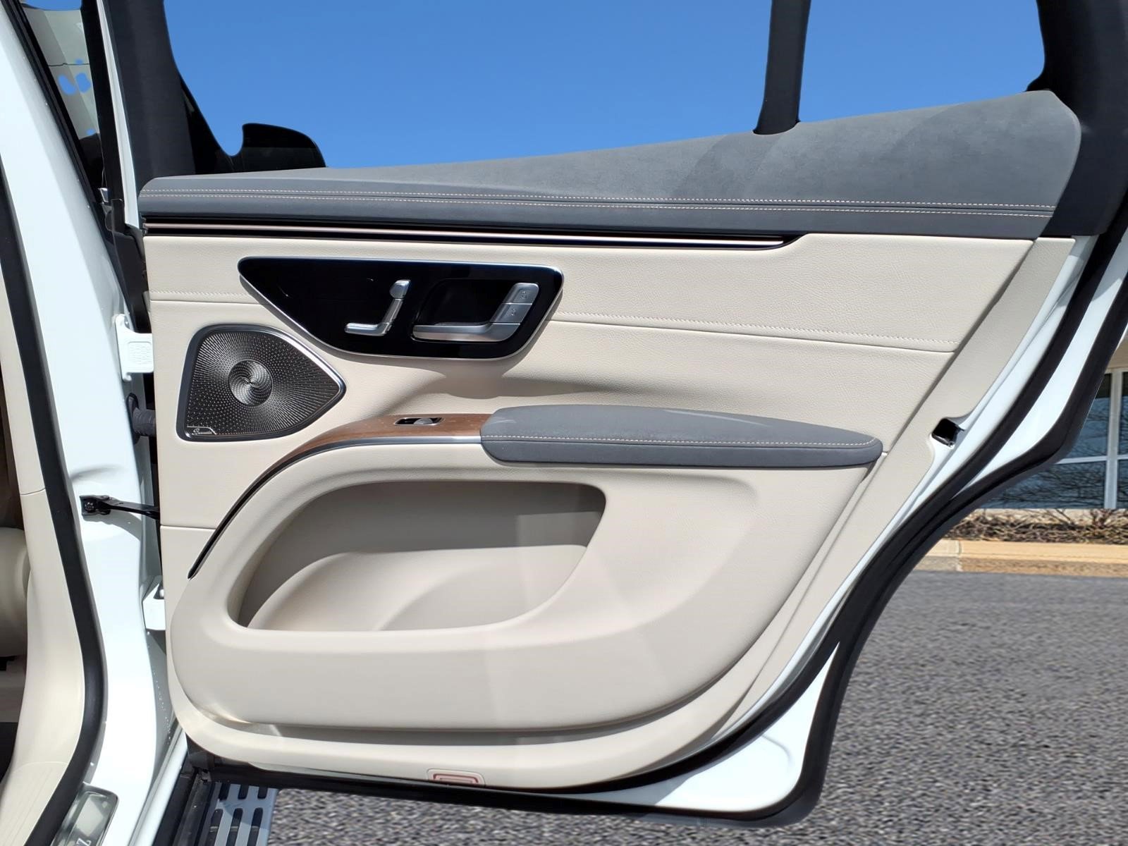 Certified Used 2023 Polar White Mercedes-Benz EQS 450+ SUV image 28