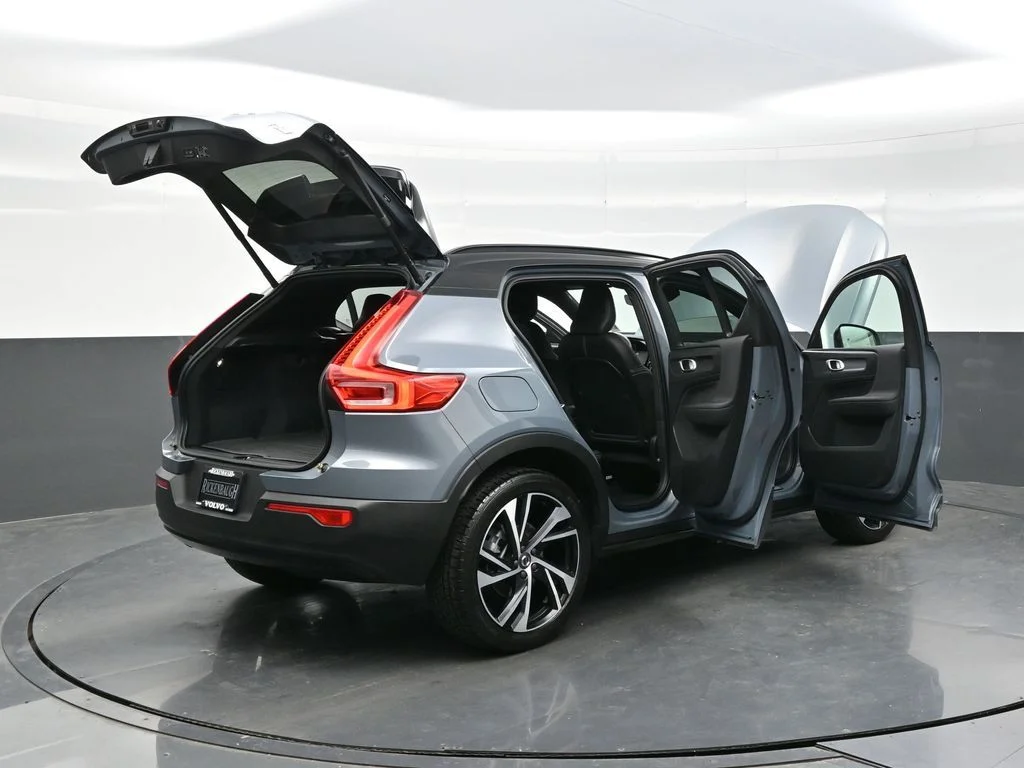 Used 2021 Thunder Gray Metallic Volvo R-Design image 40