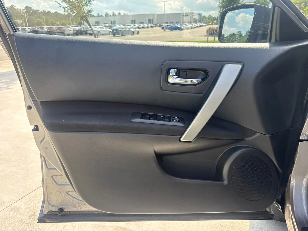 Used 2014 Platinum Graphite Nissan S image 13