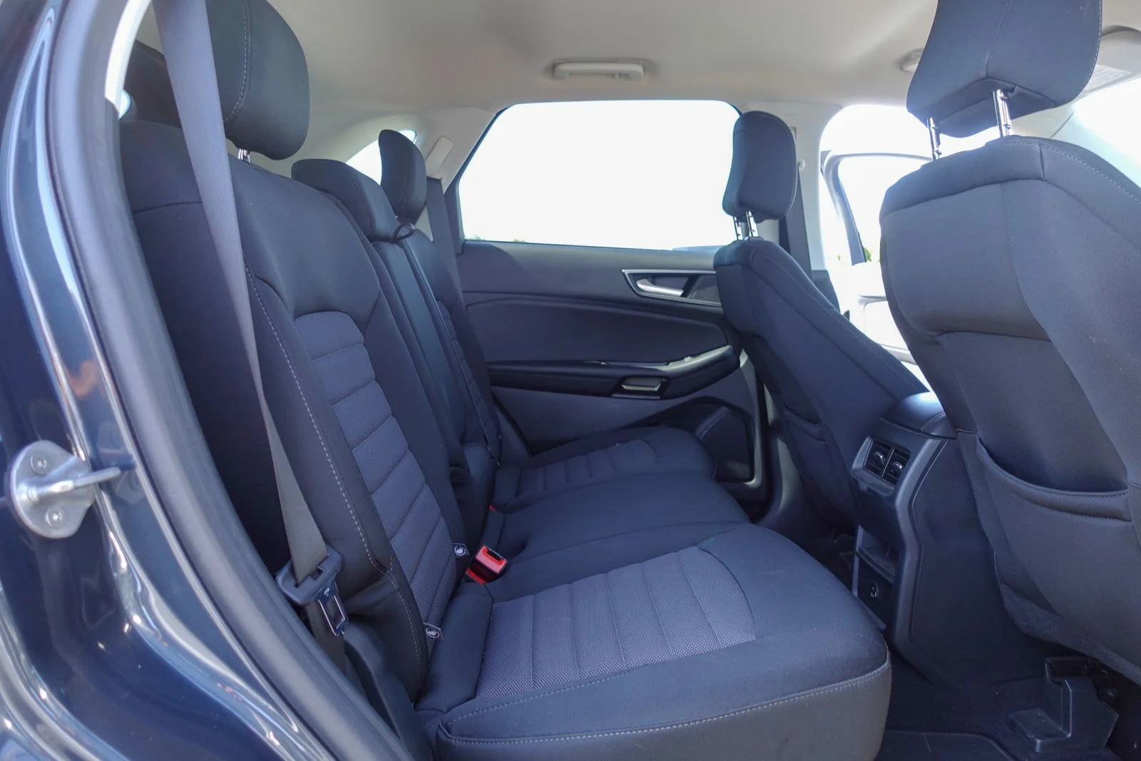 Used 2022 Blue Metallic Ford SE image 14