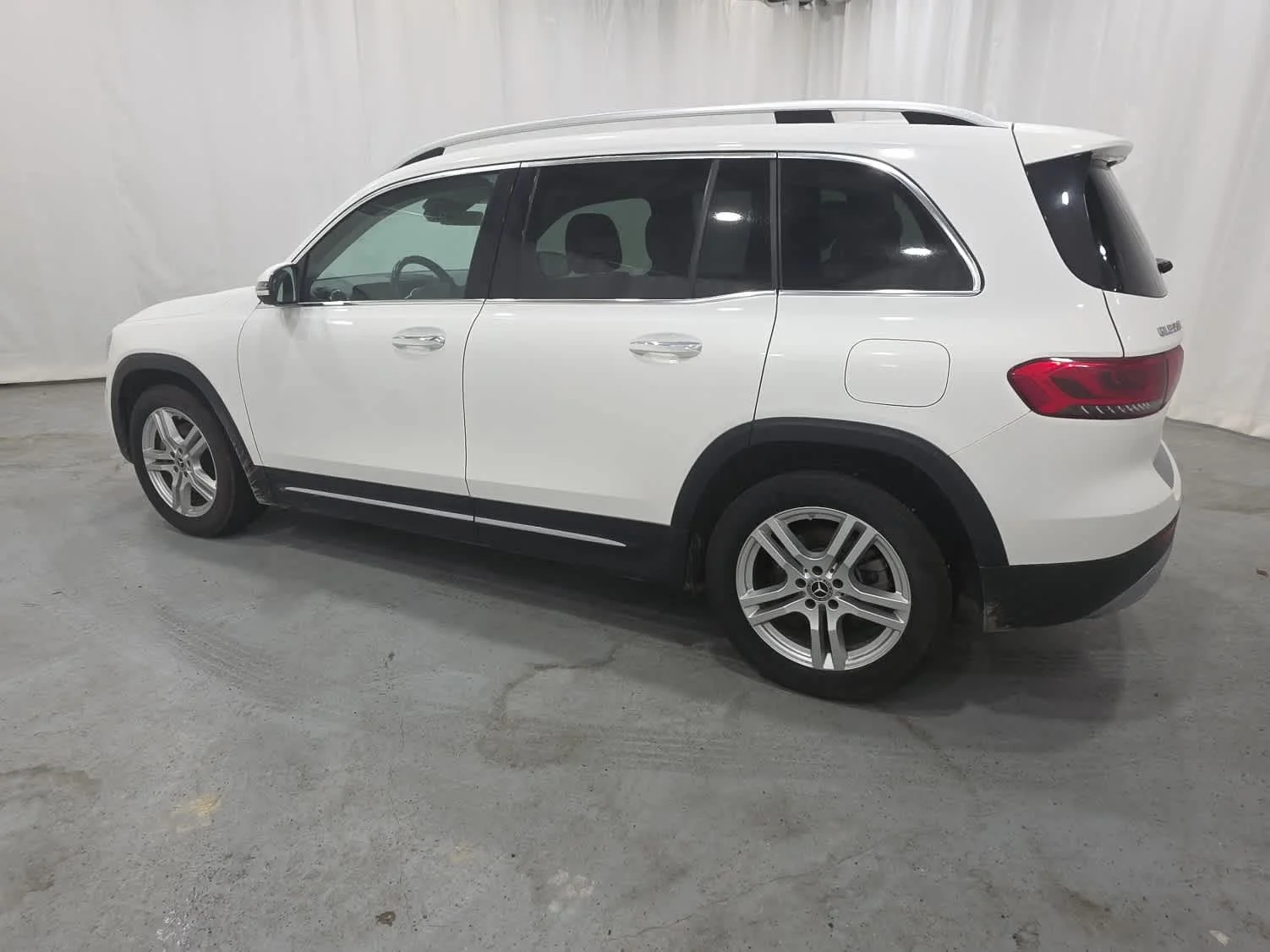 Used 2022 White Mercedes-Benz 4MATIC® image 3