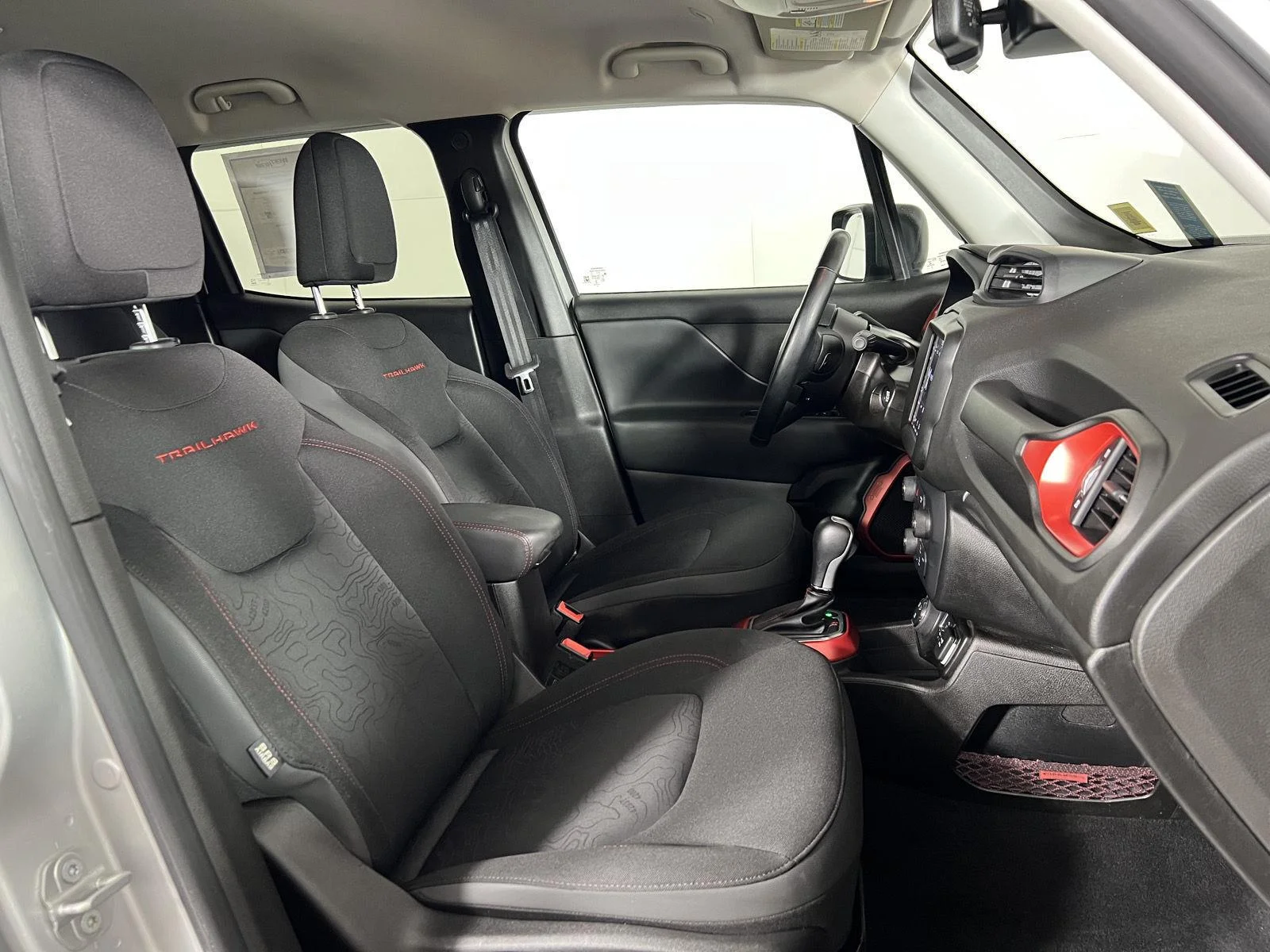 Used 2021 Glacier Metallic Clearcoat Jeep Trailhawk image 28