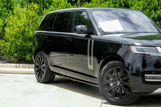 Used 2023 Black Land Rover SE image 8