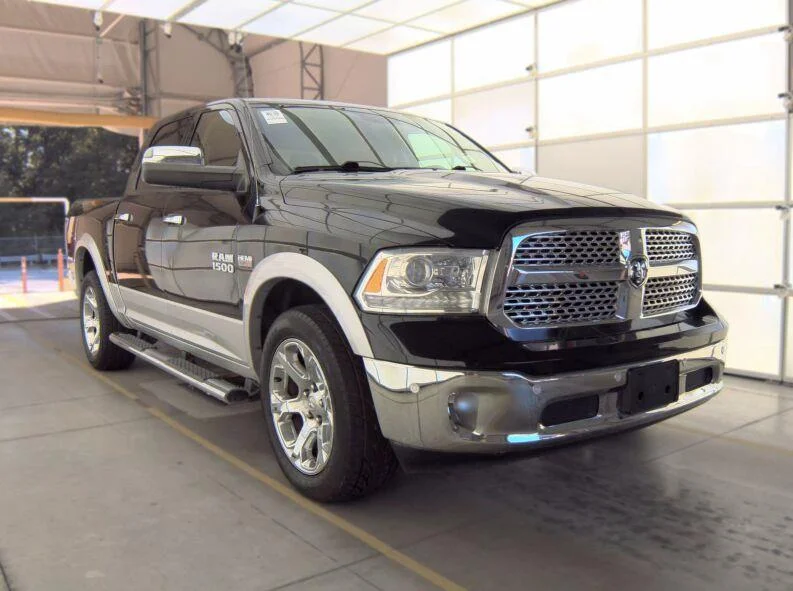 Used 2017 Brilliant Black Crystal Pearlcoat Ram Laramie image 5
