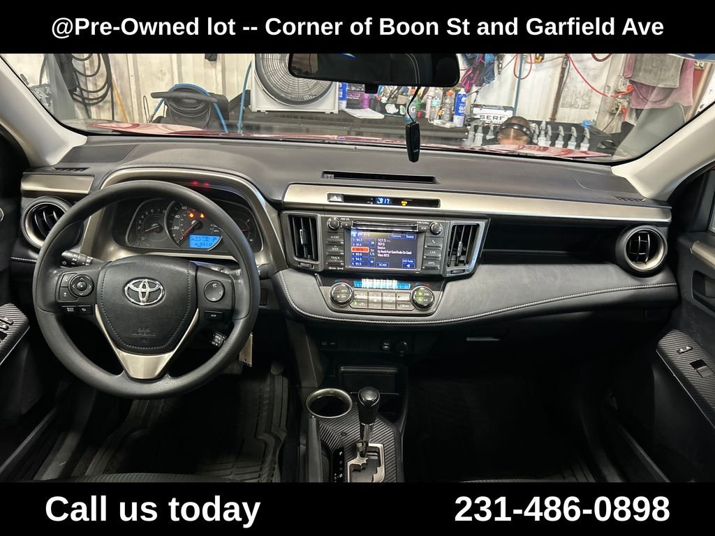 Used 2013 Red Toyota XLE image 18