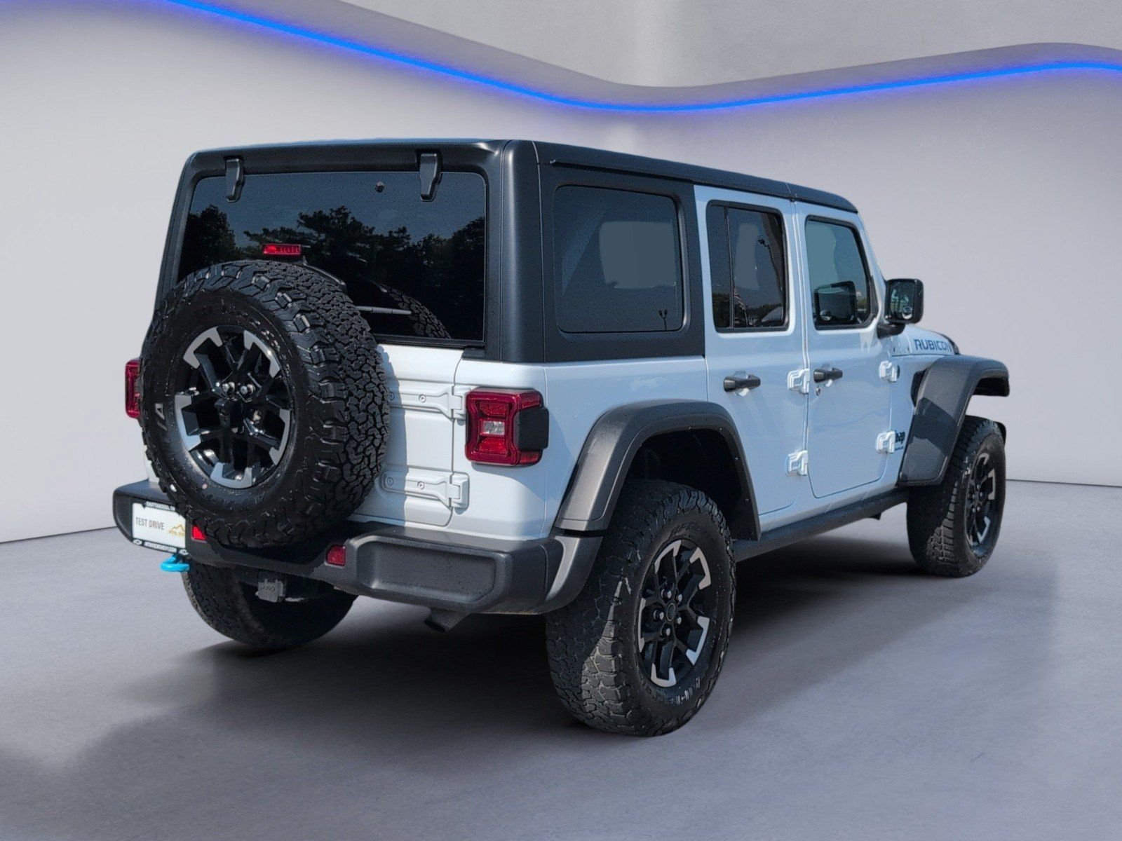 Used 2024 White Jeep Rubicon 4xe image 9