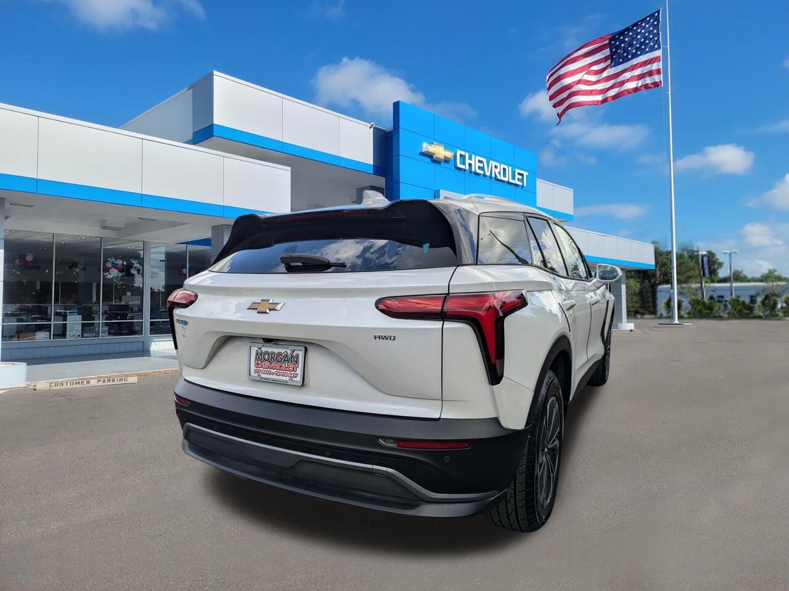 Used 2024 Iridescent Pearl Tricoat Chevrolet LT image 3