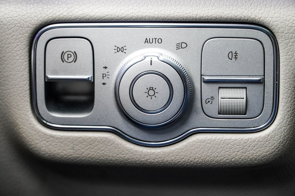 Used 2023 White Mercedes-Benz GLS 450 image 38
