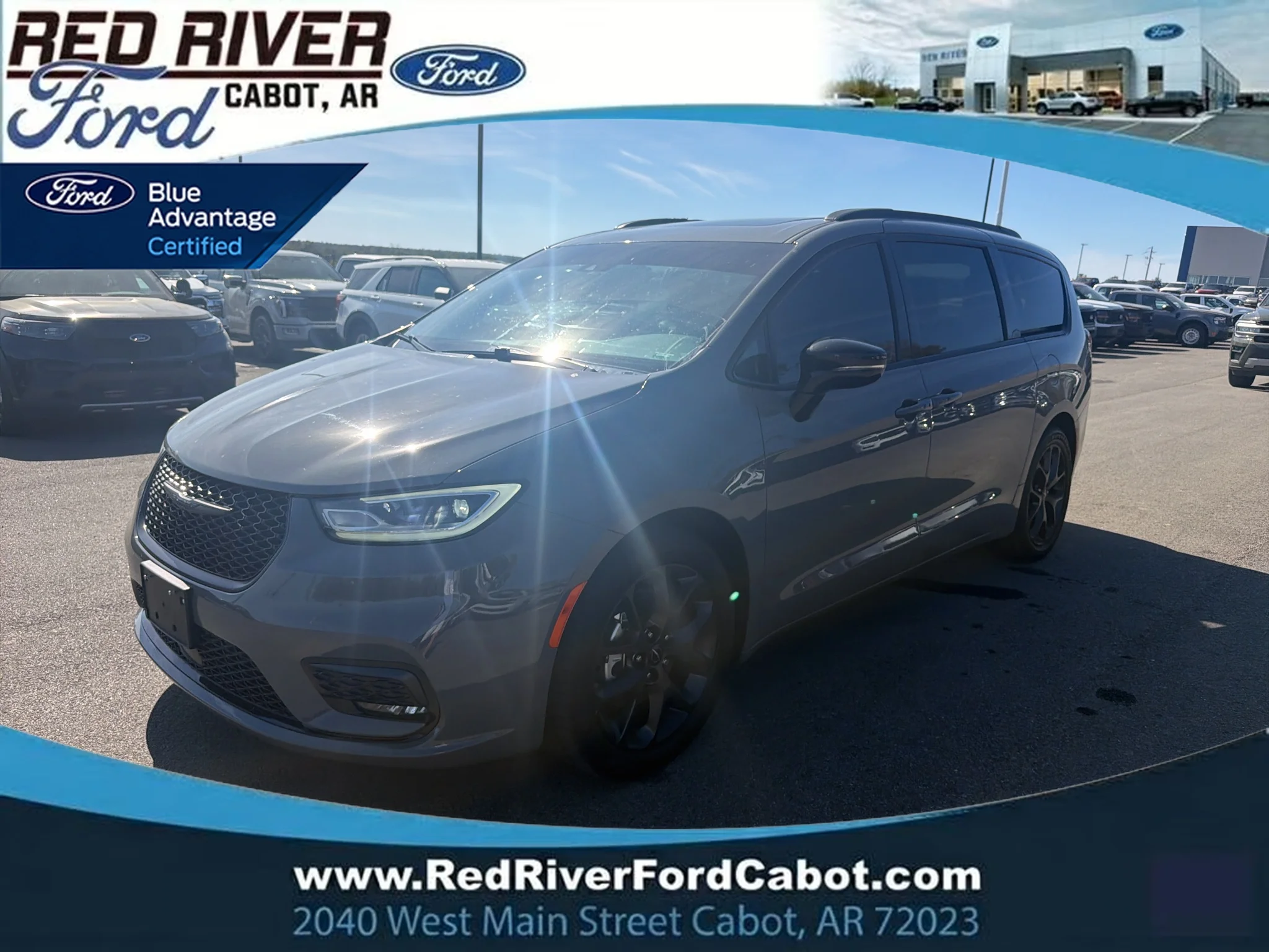 Used 2025 Ceramic Gray Clearcoat Chrysler Limited image 1