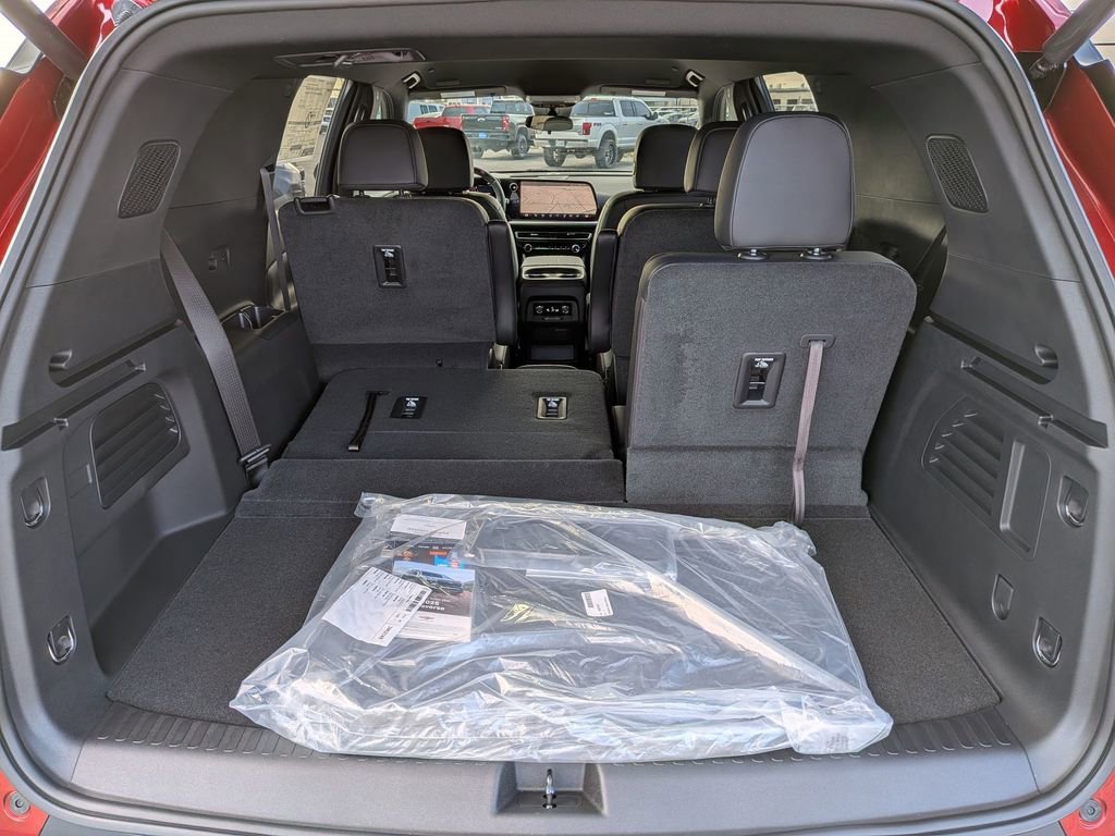 2025 Chevrolet Traverse LT - Photo 27